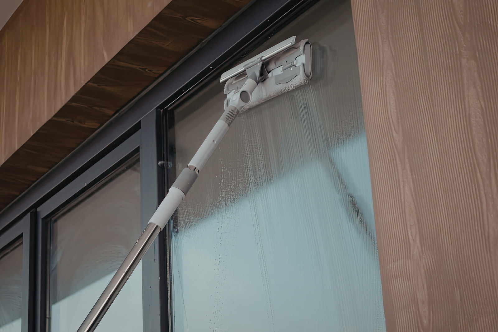 Pole system cleaning an exterior window